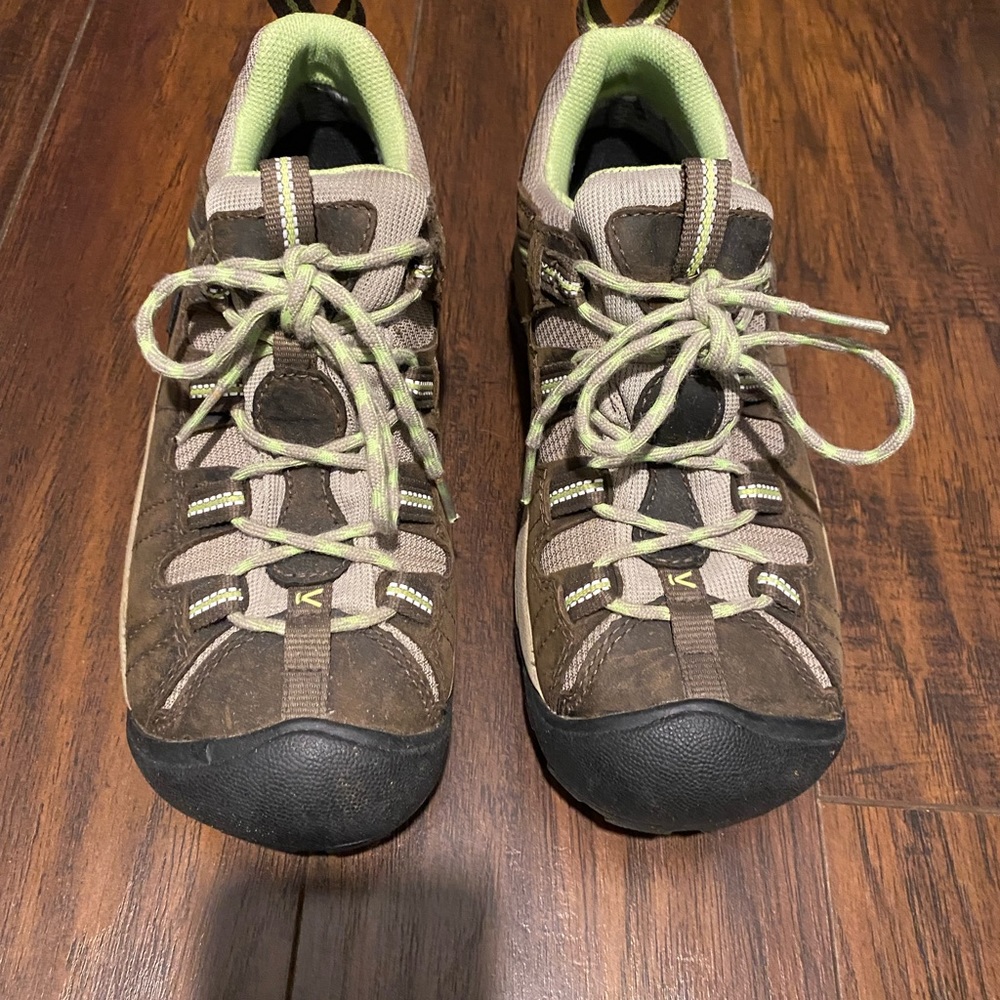 Keen Women’s Hiking shoe size US 7 UK 37.5